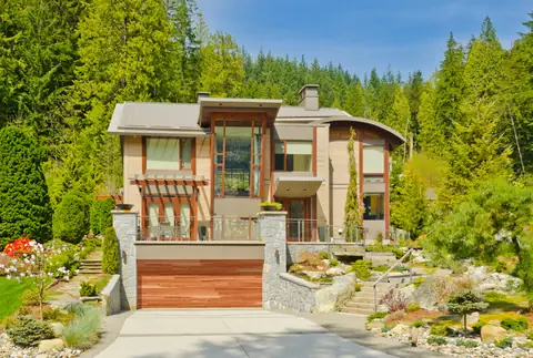 Northwoods garage door in Cedar on a home